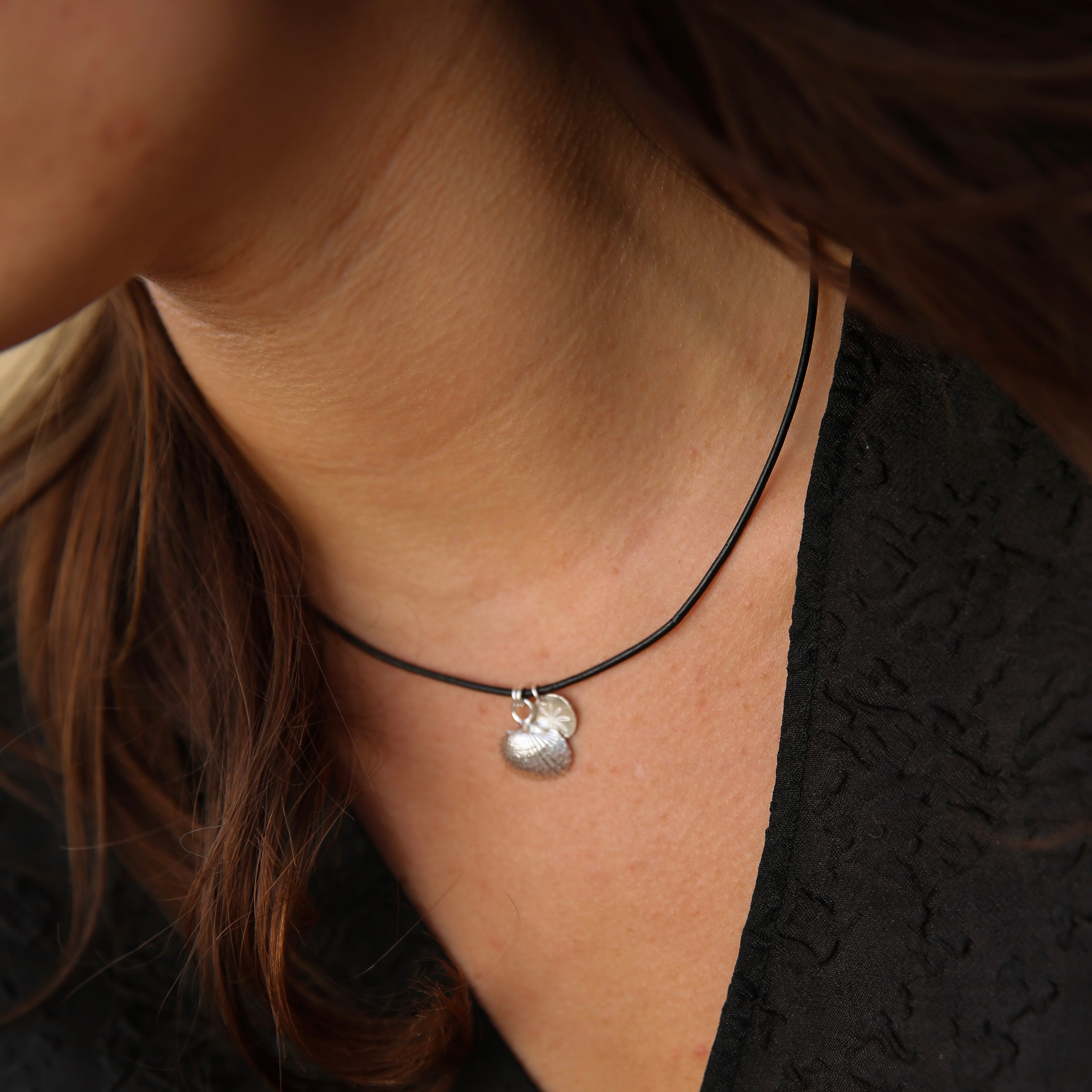 Bantham Scallop Shell Choker Necklace (Leather)