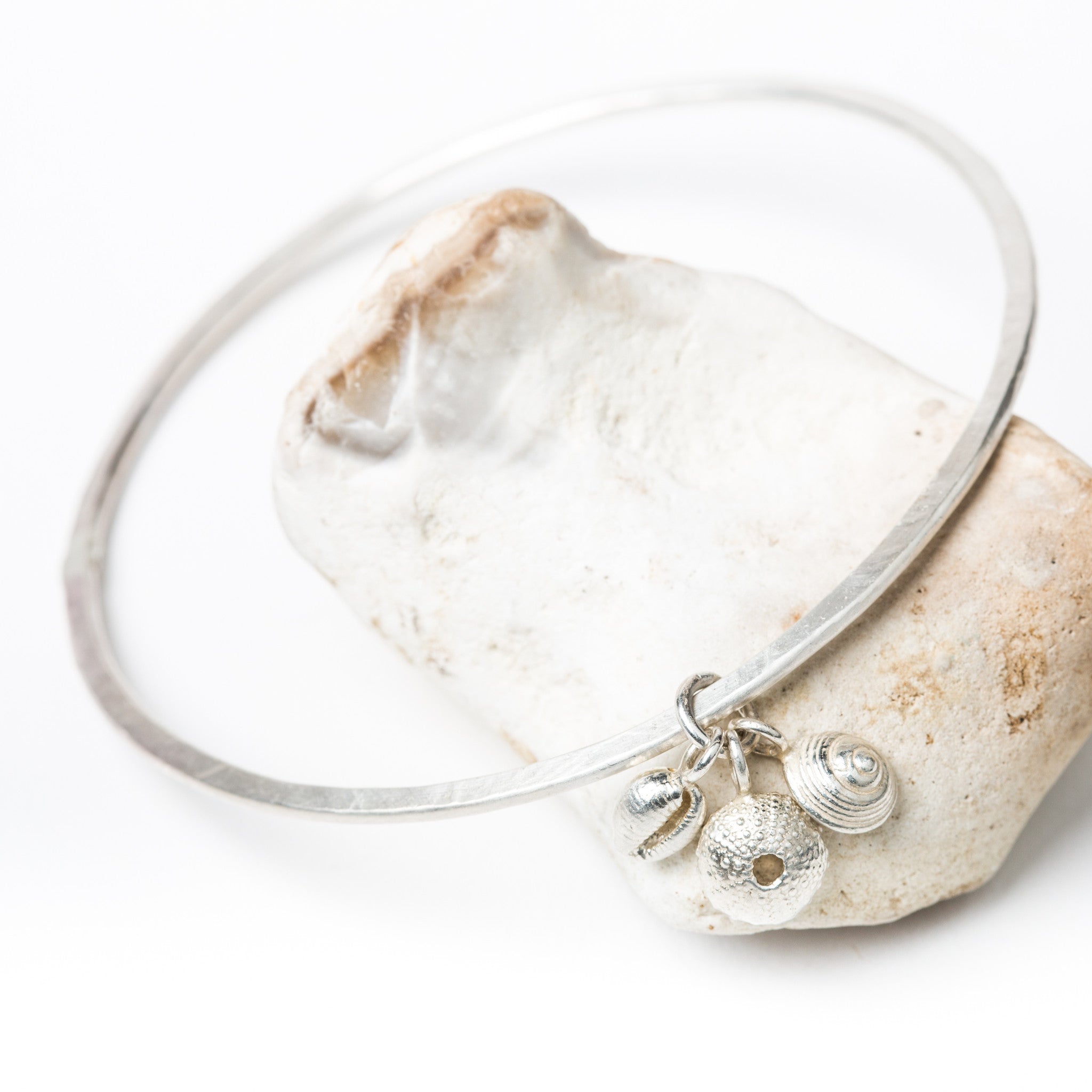 Salcombe Sea Shell Cluster Bangle (Hammered Silver)