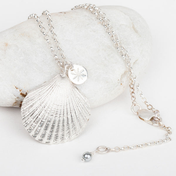 Scallop Shell Medium Chain Necklace
