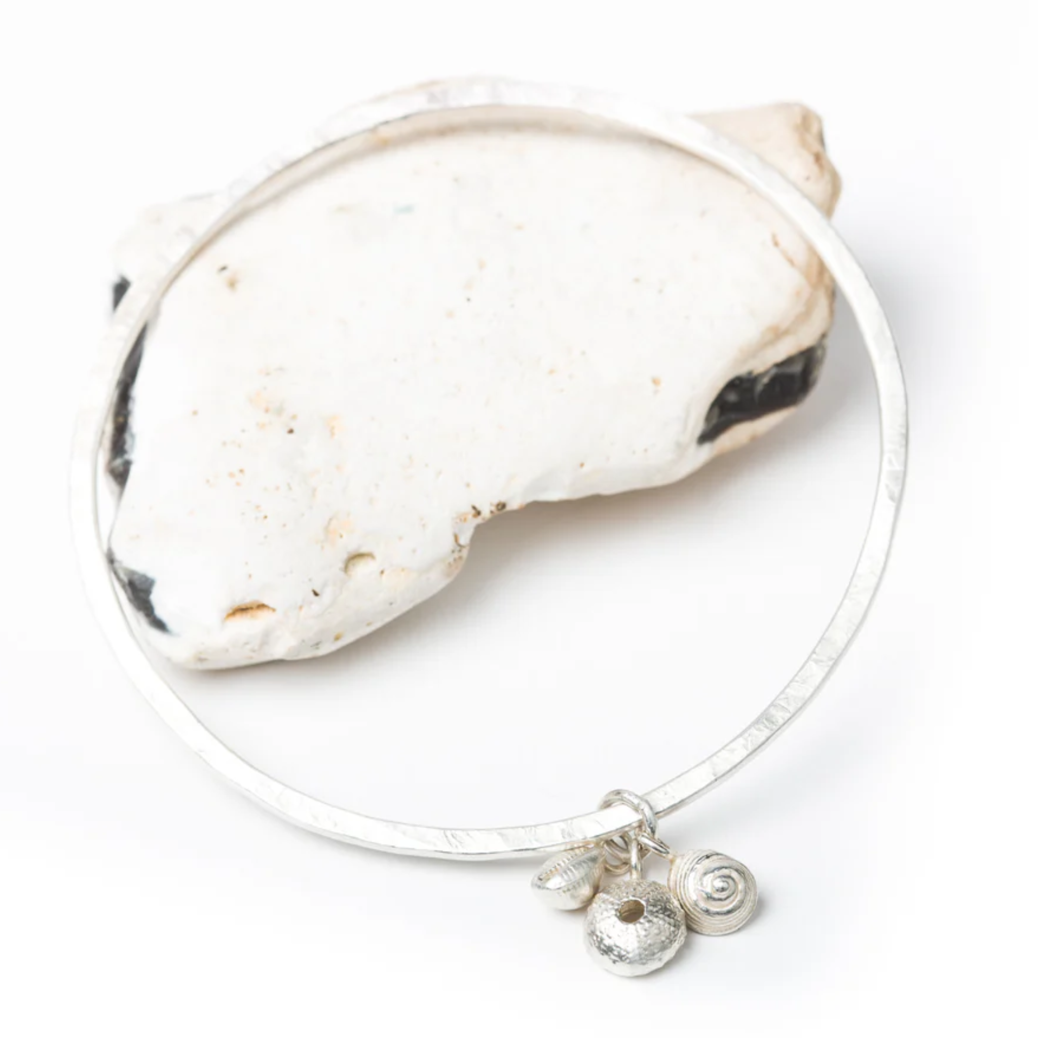 Salcombe Sea Shell Cluster Bangle (Hammered Silver)