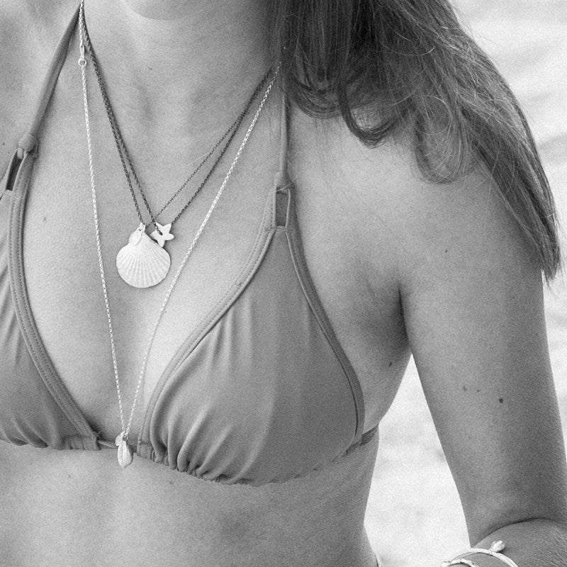 Start Point Scallop Shell Pendant Necklace (Long Chain)