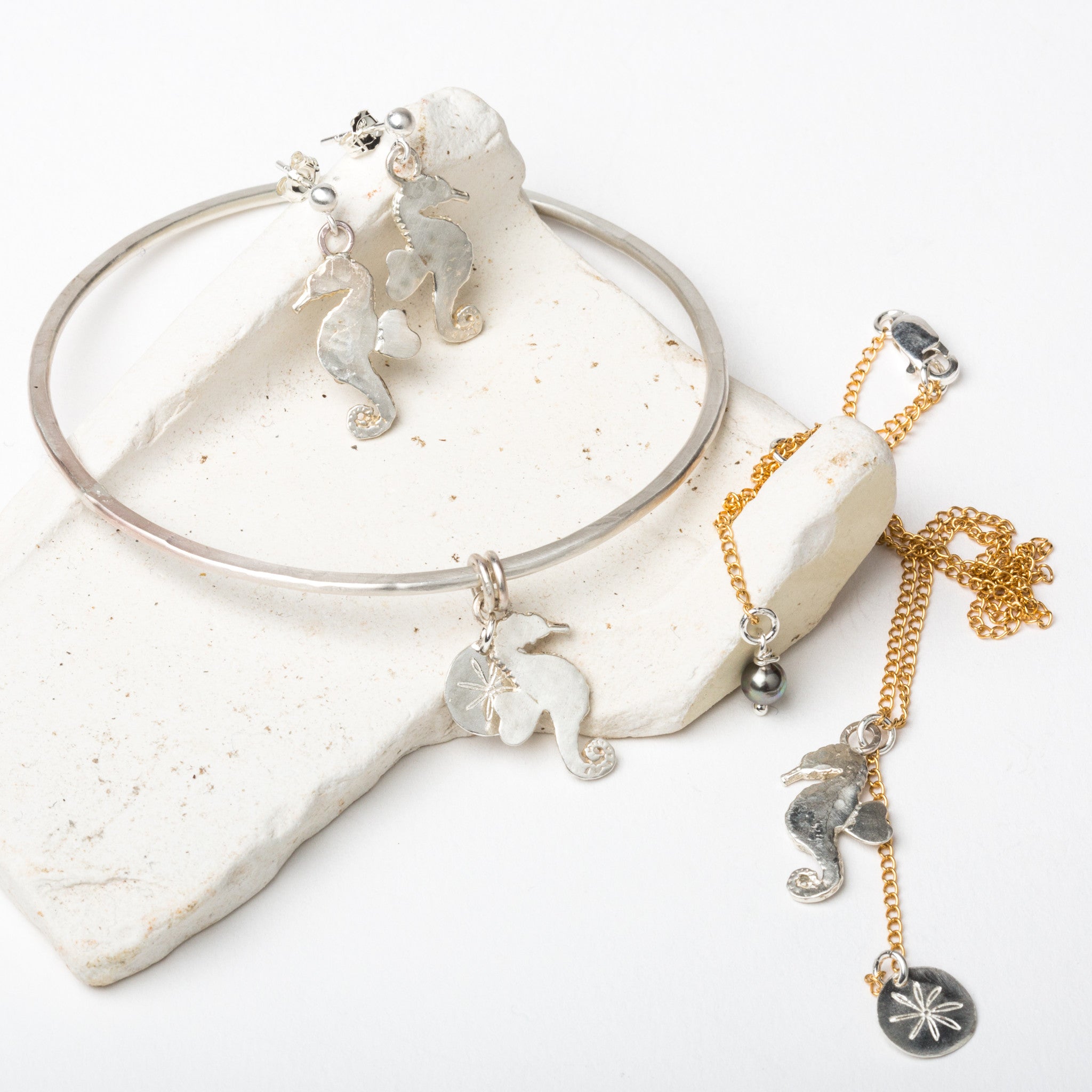 Silver Seahorse Bangle (Hammered Silver)