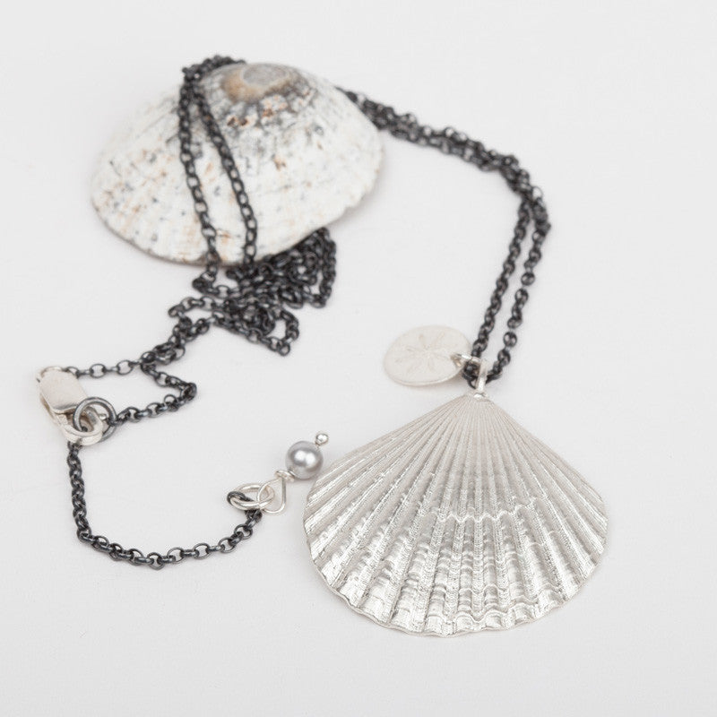 Start Point Scallop Shell Pendant Necklace